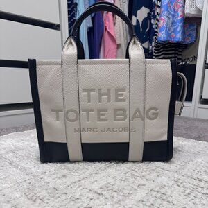 Marc Jacobs  The Tote bag